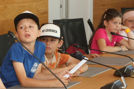 Obisk učencev 3. razreda OŠ Cerknica 2. skupina 10 Foto Ljubo Vukelič